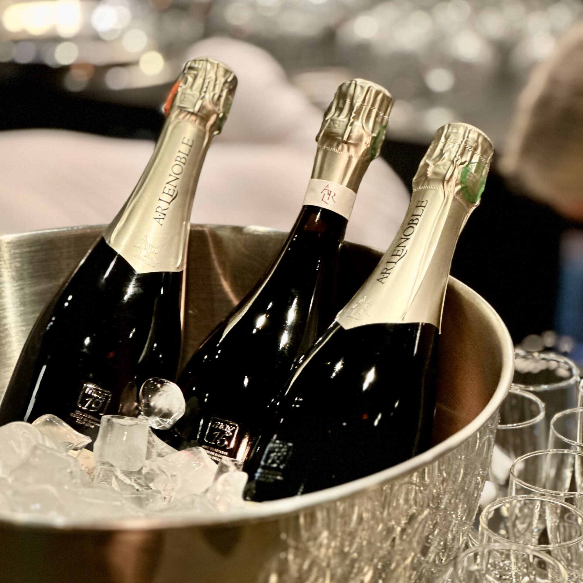 Champagne de Noel dans un sceau à champagne pour événement d'entreprise