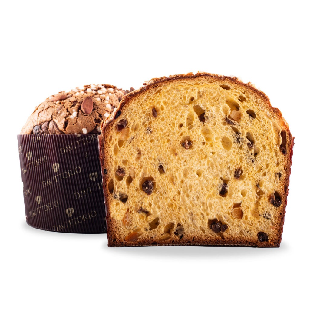 Panettone aux fruits confits de Da Vittorio face vue de profil découpé